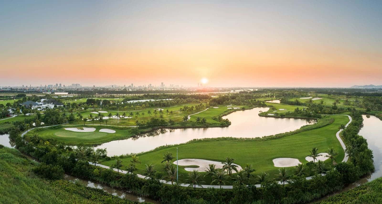 Bộ sưu tập tiện ích thượng lưu tại Vinhomes Royal Island khiến giới nhà giàu mê mẩn.