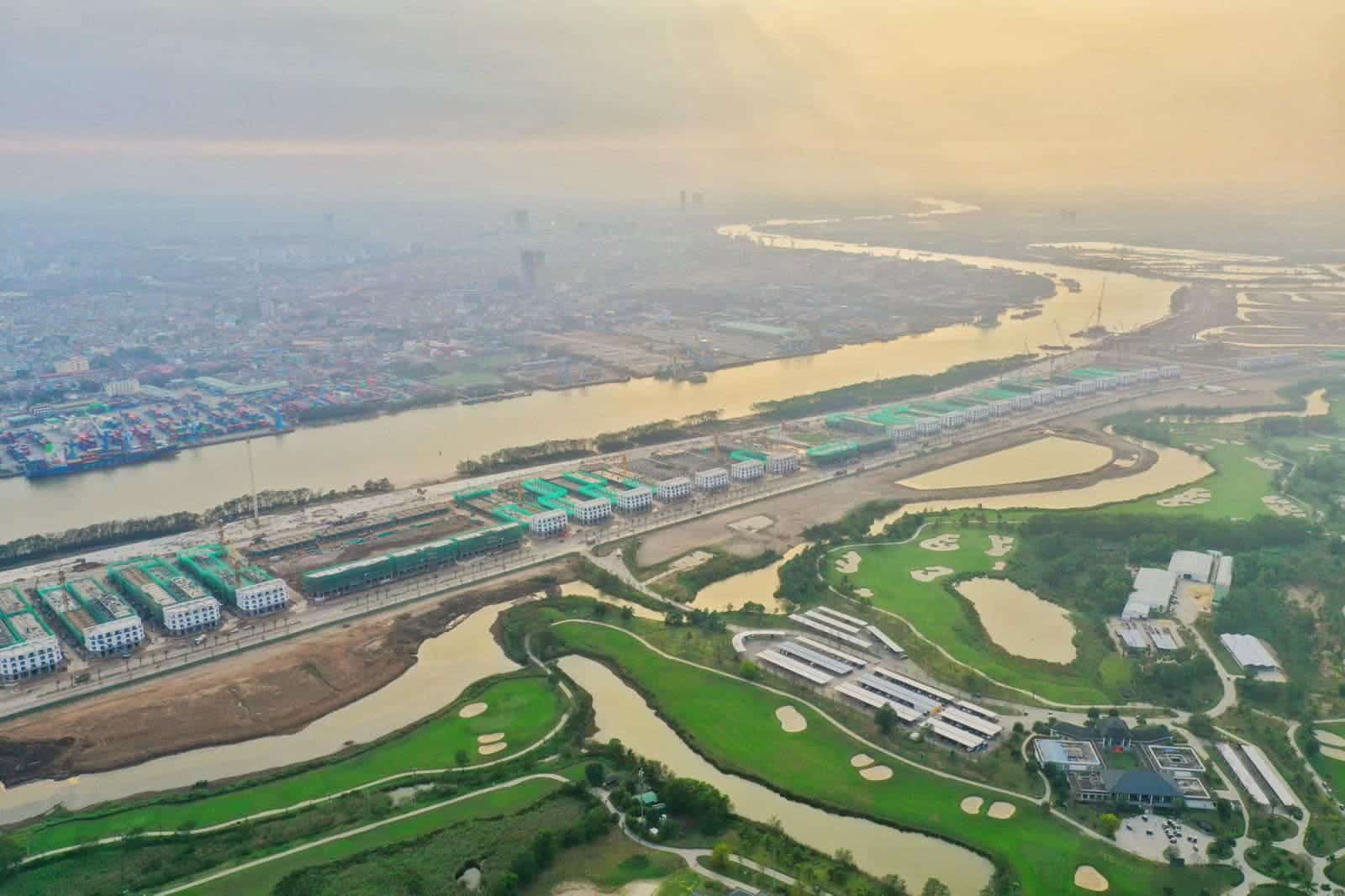 Hình ảnh tiến độ xây dựng dự án Vinhomes Royal Island vào tháng 03 năm 2024.