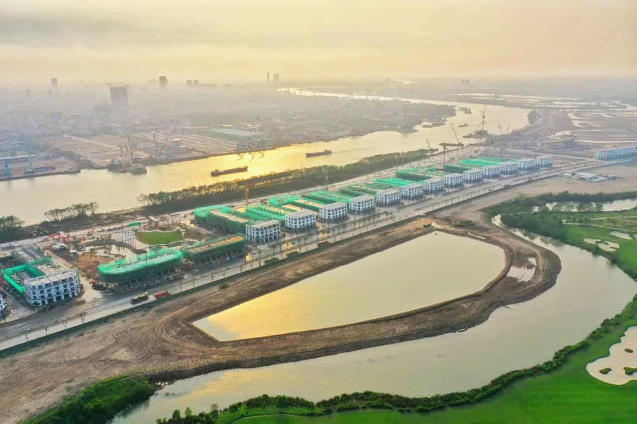 Hình ảnh tiến độ xây dựng dự án Vinhomes Royal Island vào tháng 03 năm 2024.