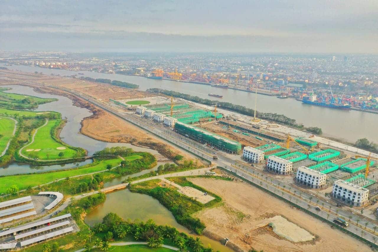 Tiến độ xây dựng dự án Vinhomes Royal Island vào tháng 03 năm 2024.