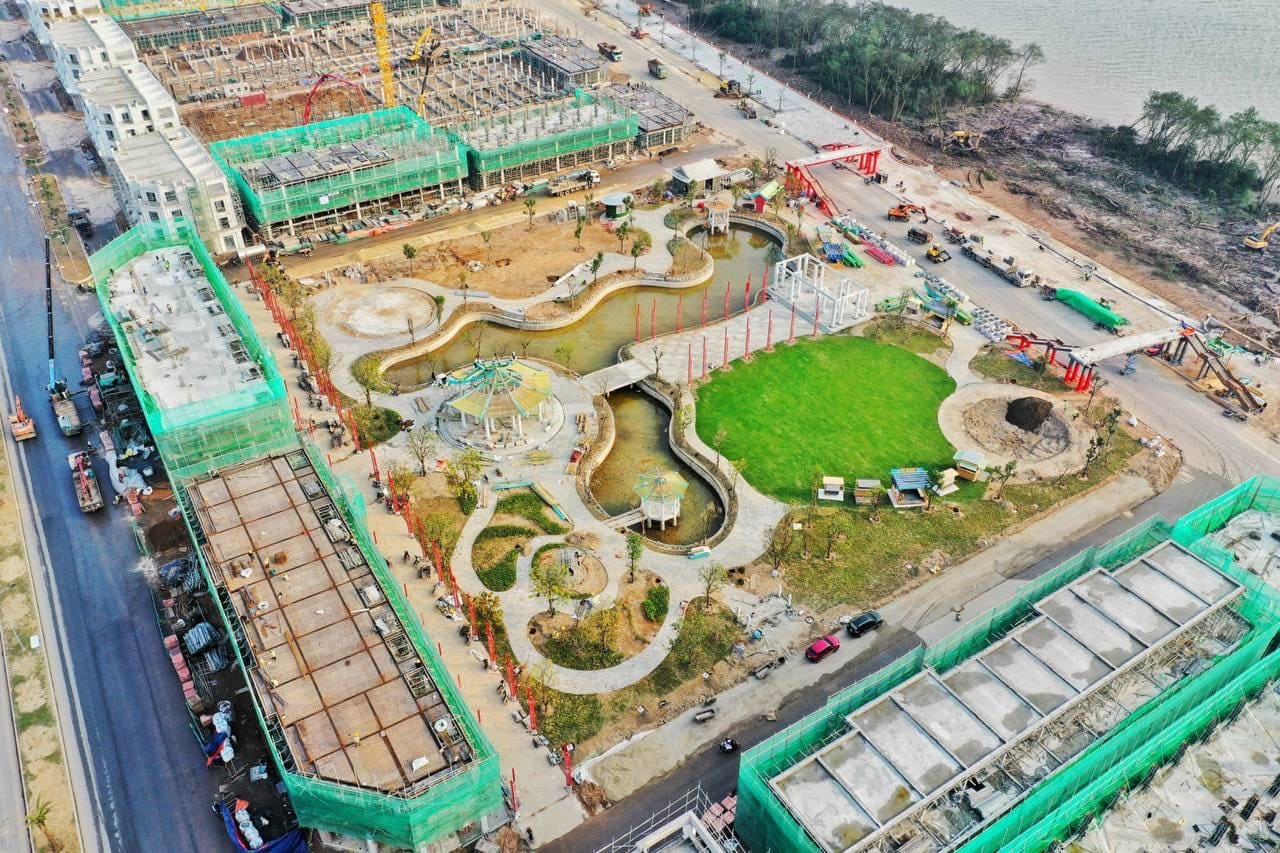 Tiến độ xây dựng dự án Vinhomes Royal Island vào tháng 03 năm 2024.