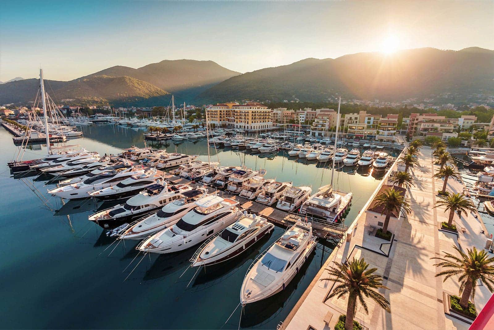 Vinhomes Royal Island sẽ có Bến du thuyền cao cấp, sánh ngang những thành phố đảo đẳng cấp bậc nhất trên thế giới.